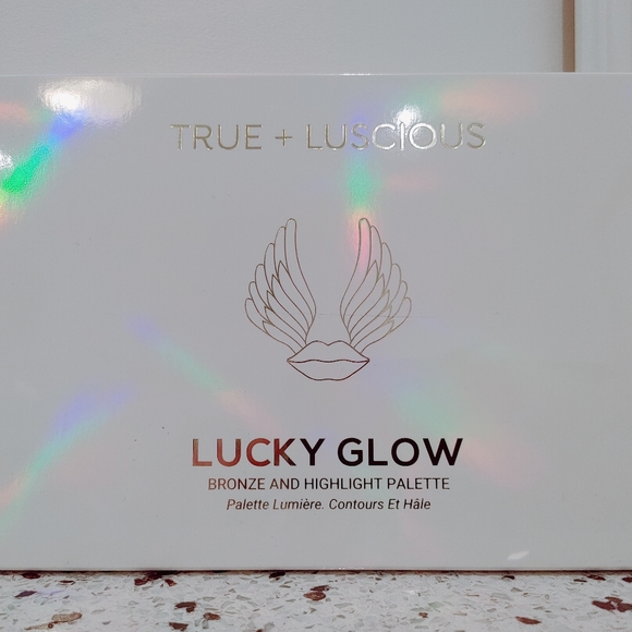 True + Luscious Lucky Glow Bronze and Highlight Palette & Makeup Brush Set!! - Picture 6 of 7